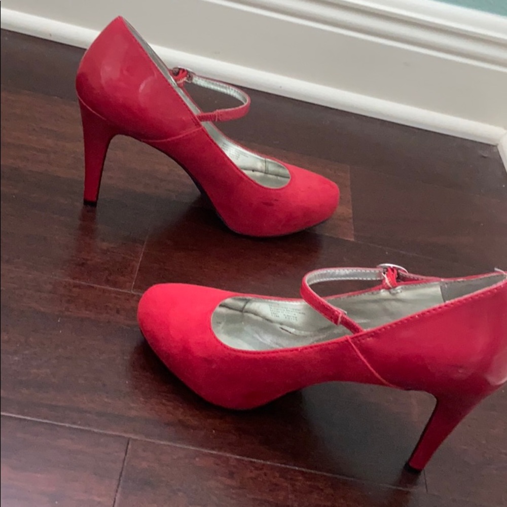 Red Heels - Picture 4 of 4